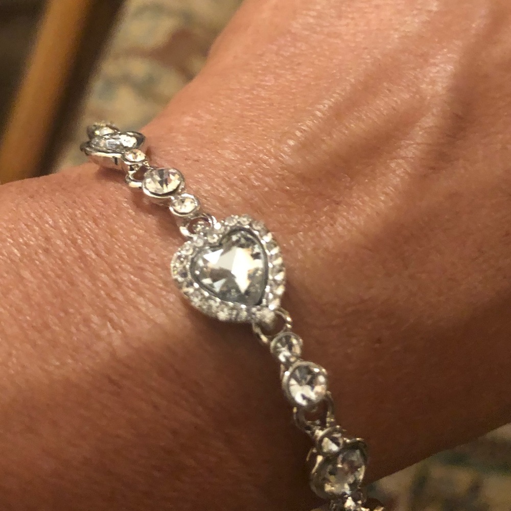 Elegant Simulated Diamonds, Heart & Class, Tennis Bracelet - Picture 4 of 4